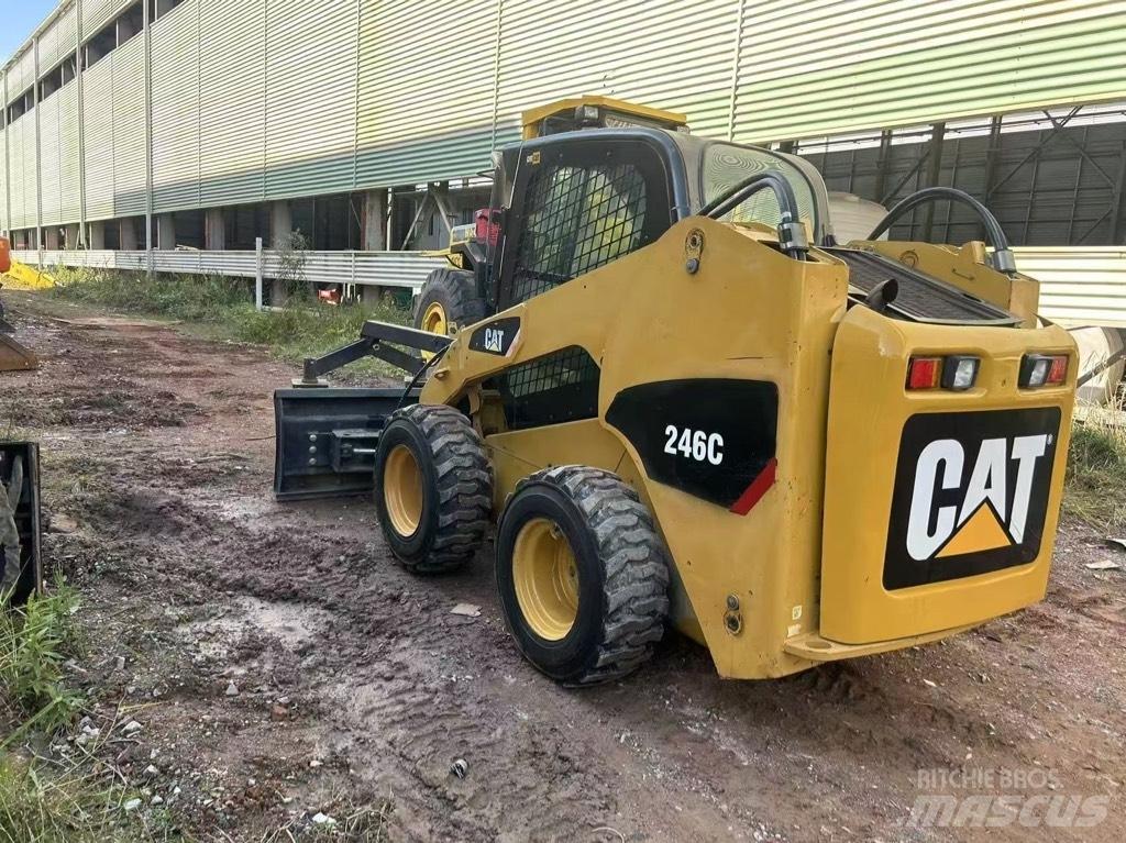 CAT 246 C 滑移轉向裝載機