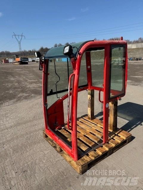 Volvo ECR25 D CAB 駕駛室與內部