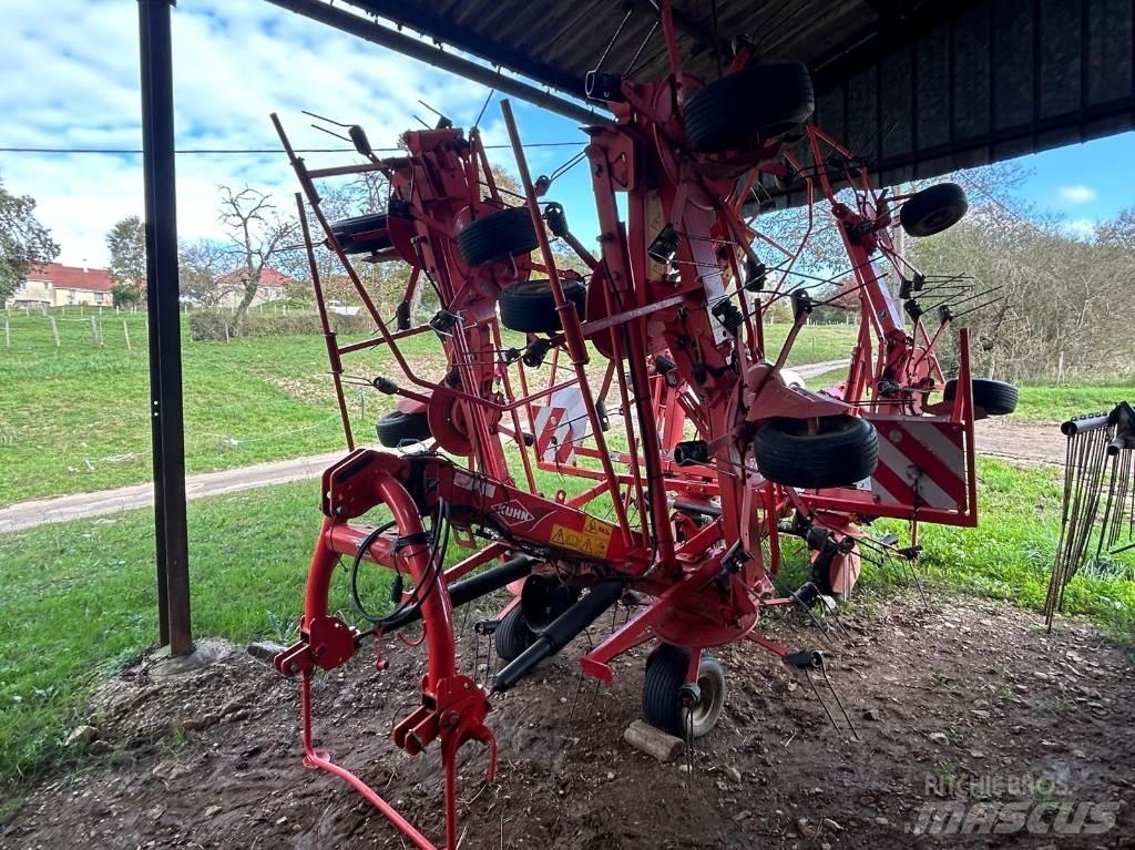Kuhn GF8702 耙與翻草機