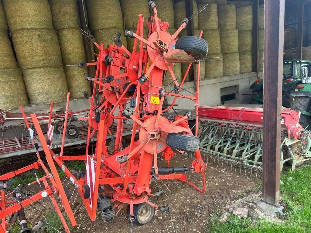 Kuhn GF8702 耙與翻草機