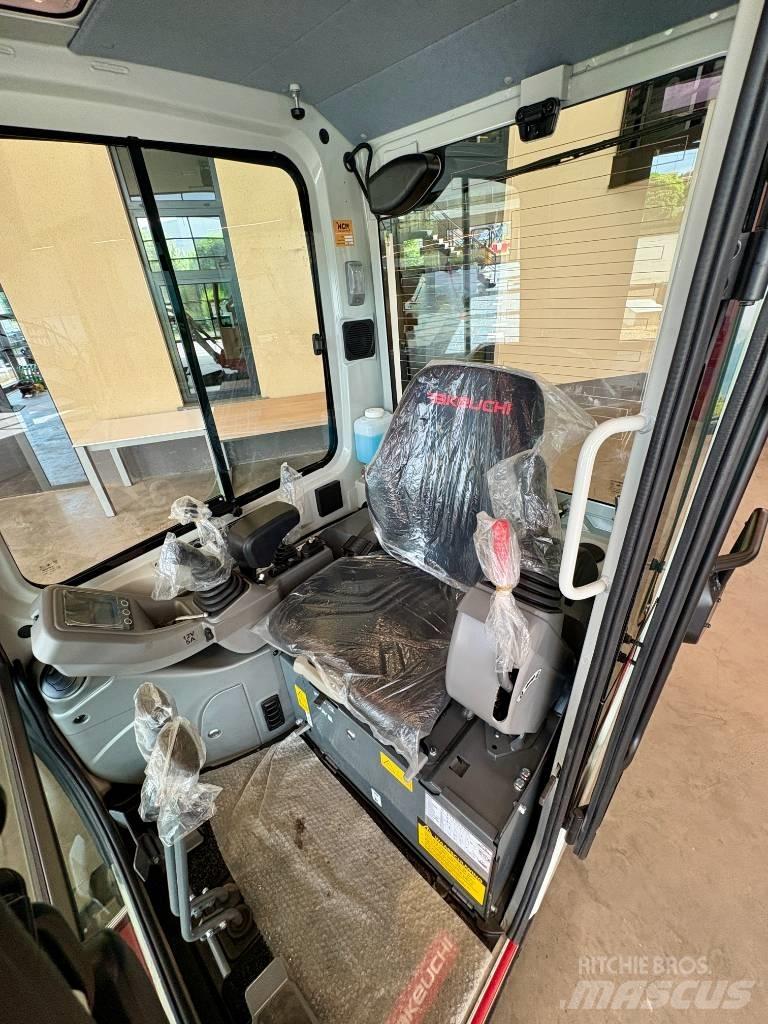 Takeuchi TB 216 小型挖土機/掘鑿機<7t(小型挖掘機)