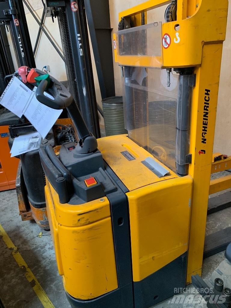 Jungheinrich ERZ14 自走式堆積機