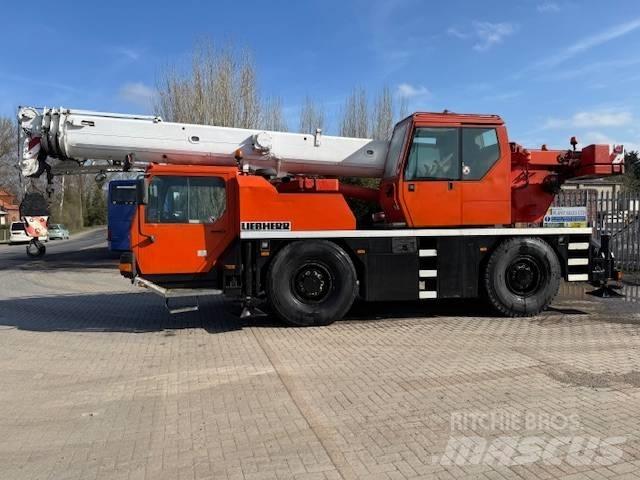 Liebherr LTM 1030-2 全路面起重機/吊車