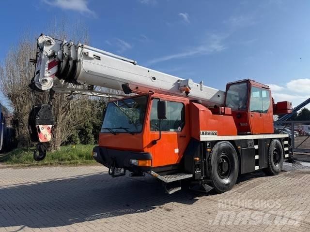 Liebherr LTM 1030-2 全路面起重機/吊車