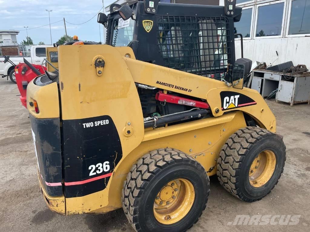 CAT 236 滑移轉向裝載機