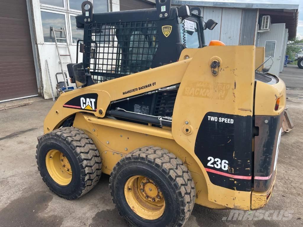 CAT 236 滑移轉向裝載機