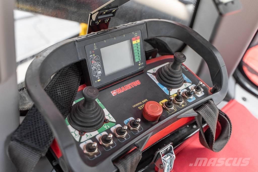 Manitou MRT 2260 伸縮臂操作車