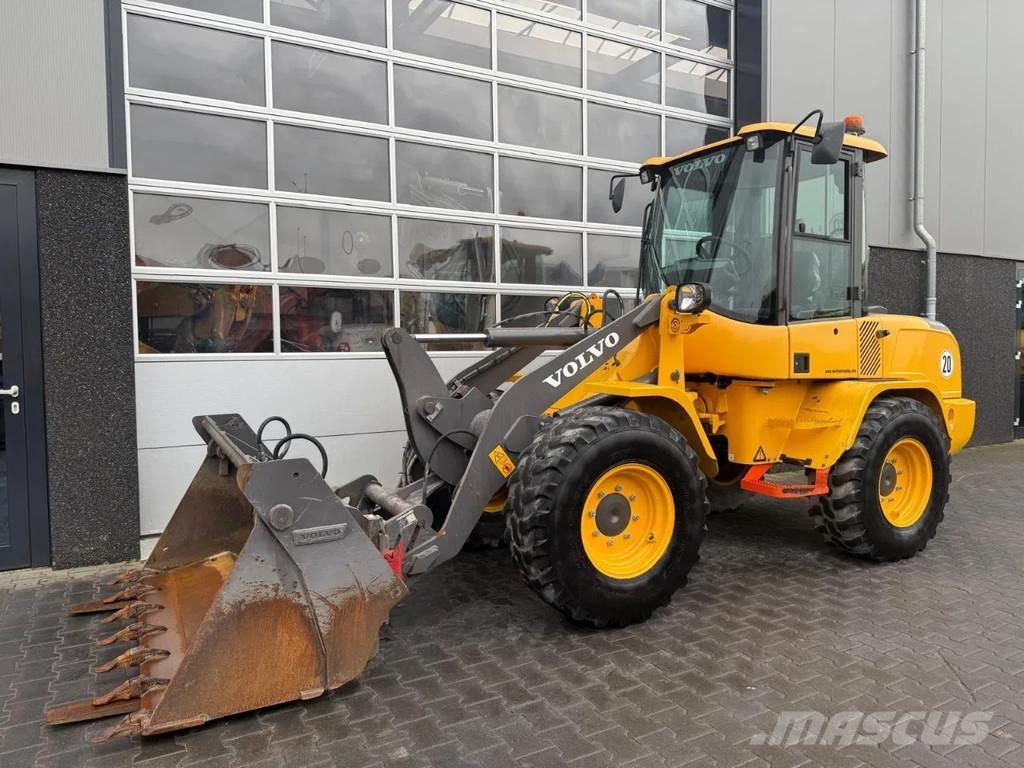 Volvo L30G 輪胎式裝載機