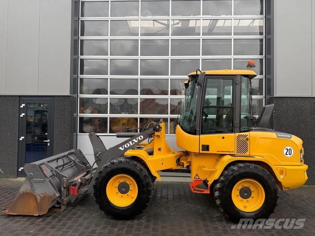 Volvo L30G 輪胎式裝載機
