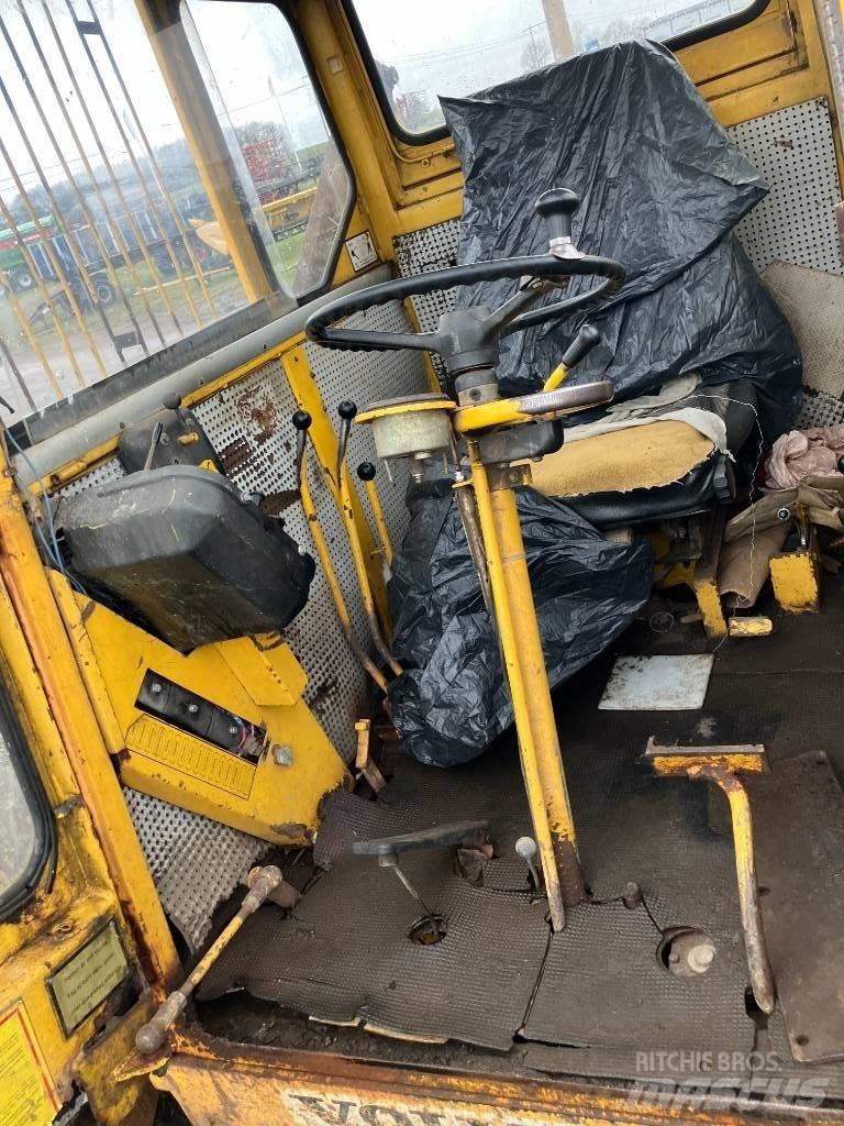 Volvo BM 641 前端裝載機和挖掘機