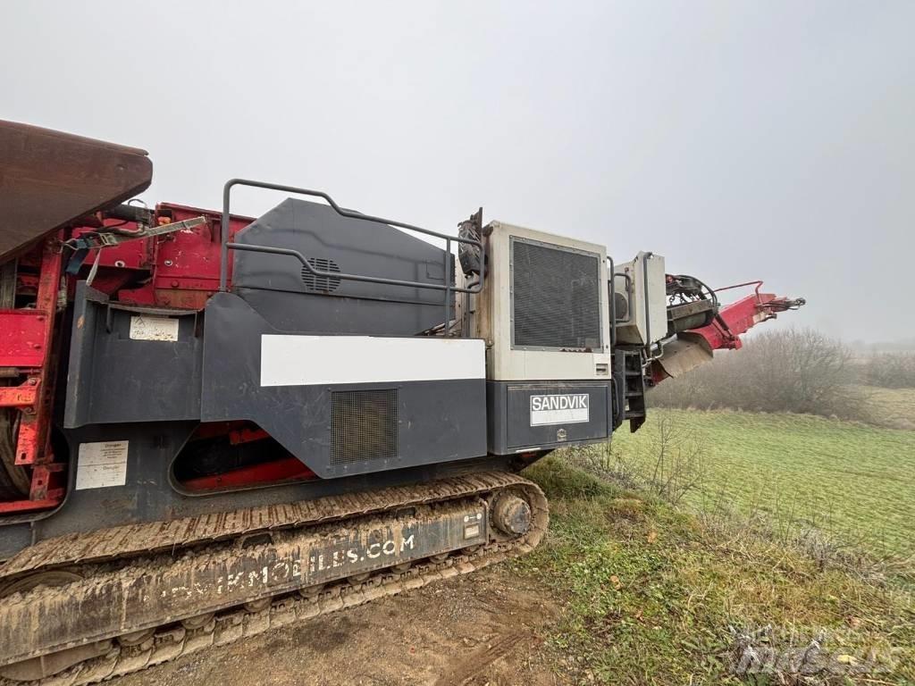 Sandvik QJ 241 移動式壓碎機