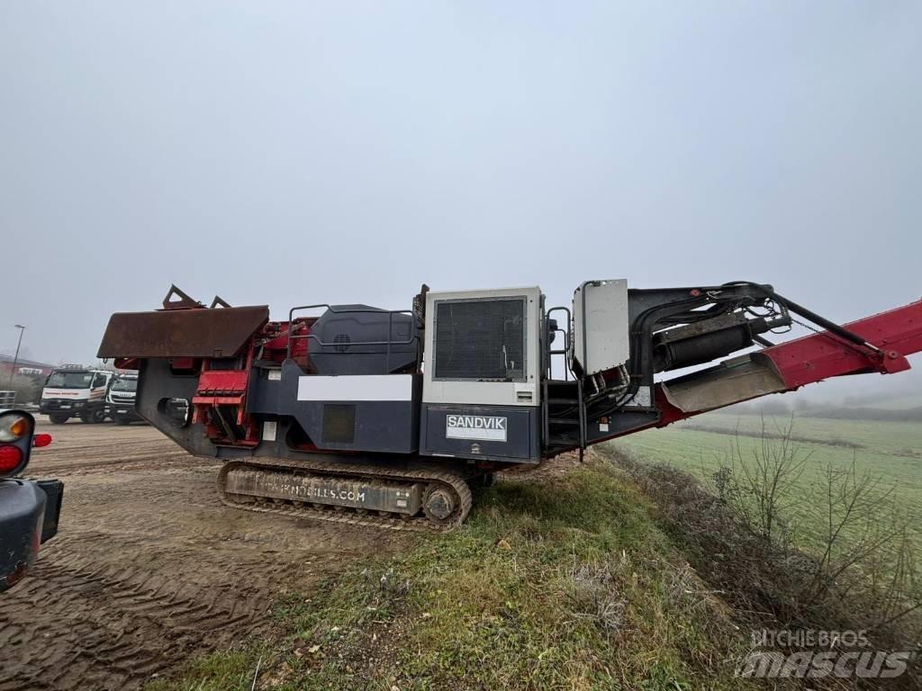 Sandvik QJ 241 移動式壓碎機