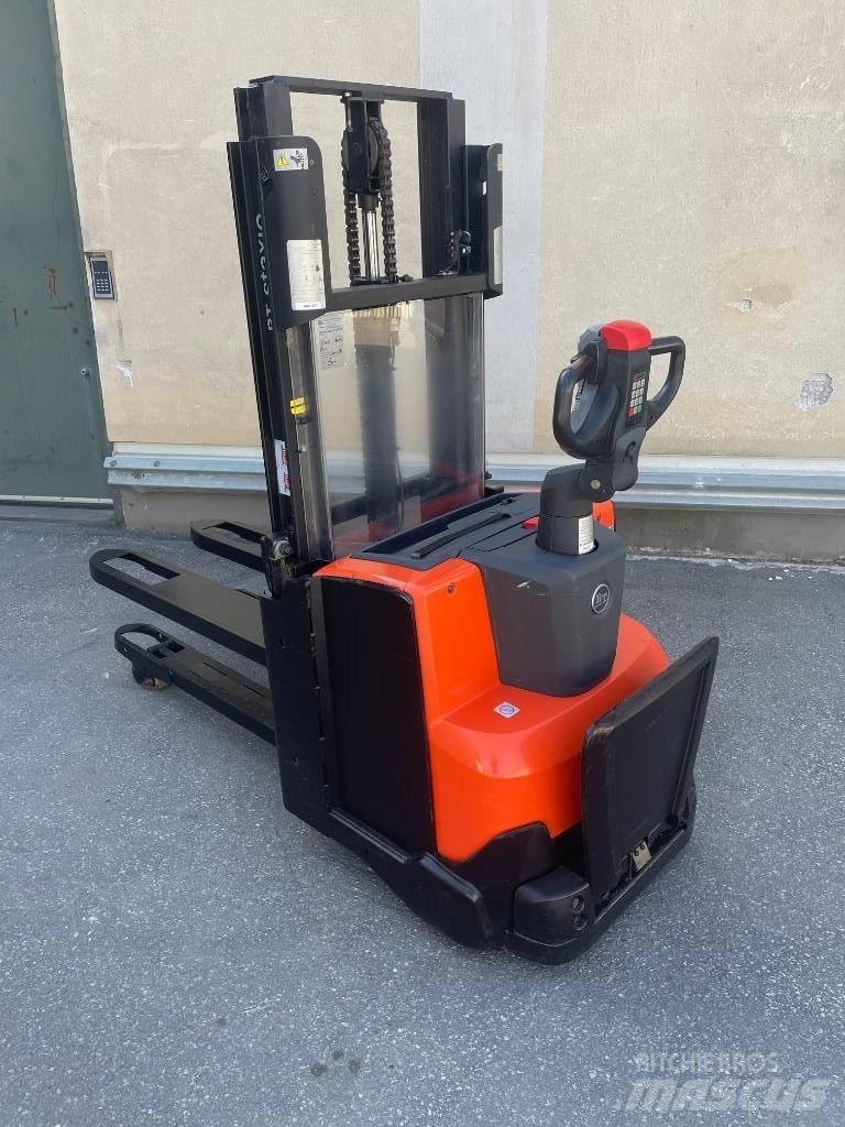 BT SWE200D 行走控制式堆積機