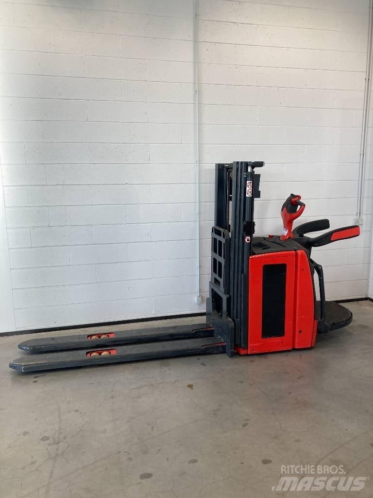 Linde L14AP/1173 自走式堆積機