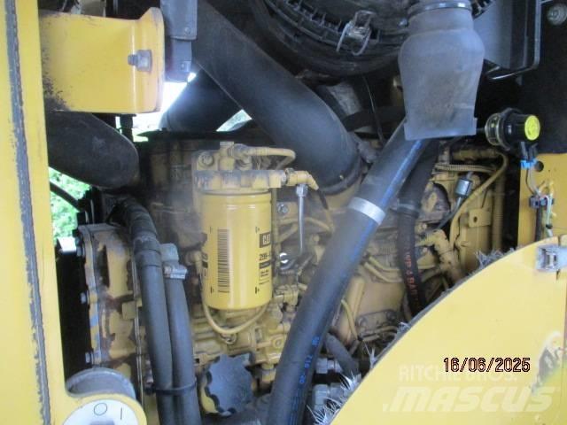 CAT 924 輪胎式裝載機
