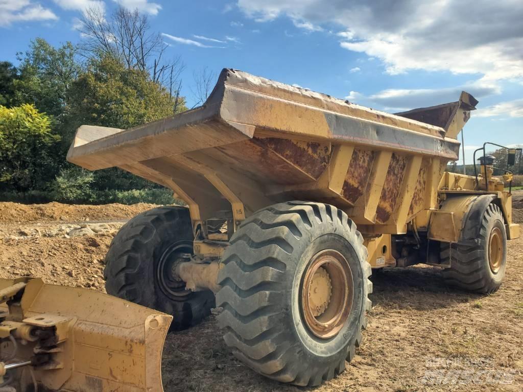 CAT D 25 D 鉸接式起吊車