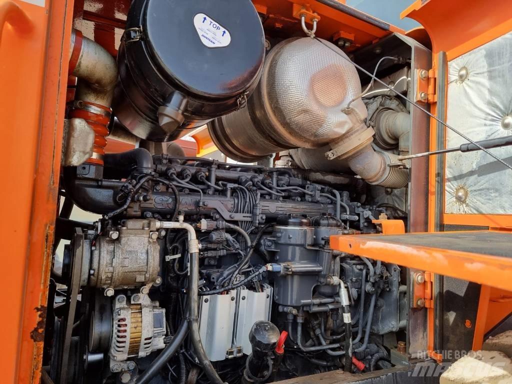 Doosan DL 300-5 輪胎式裝載機