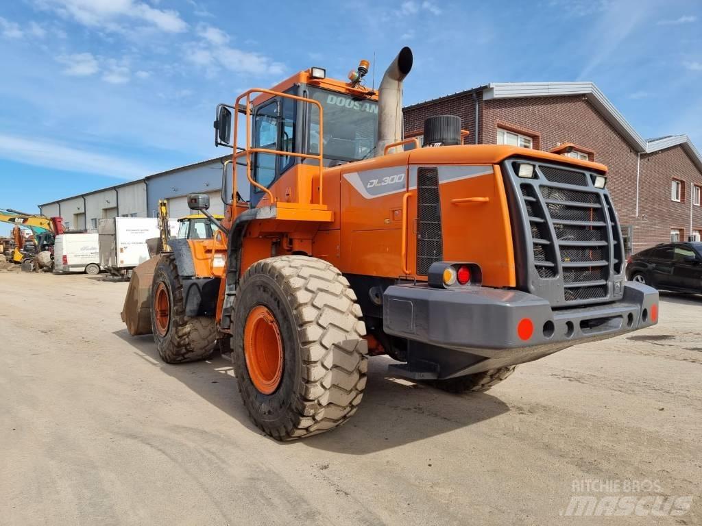 Doosan DL 300-5 輪胎式裝載機