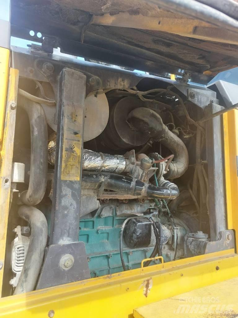 Volvo G 946 平土機