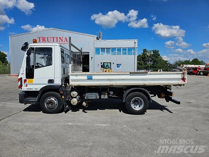 Iveco 80E 18 平板式/側卸式卡車