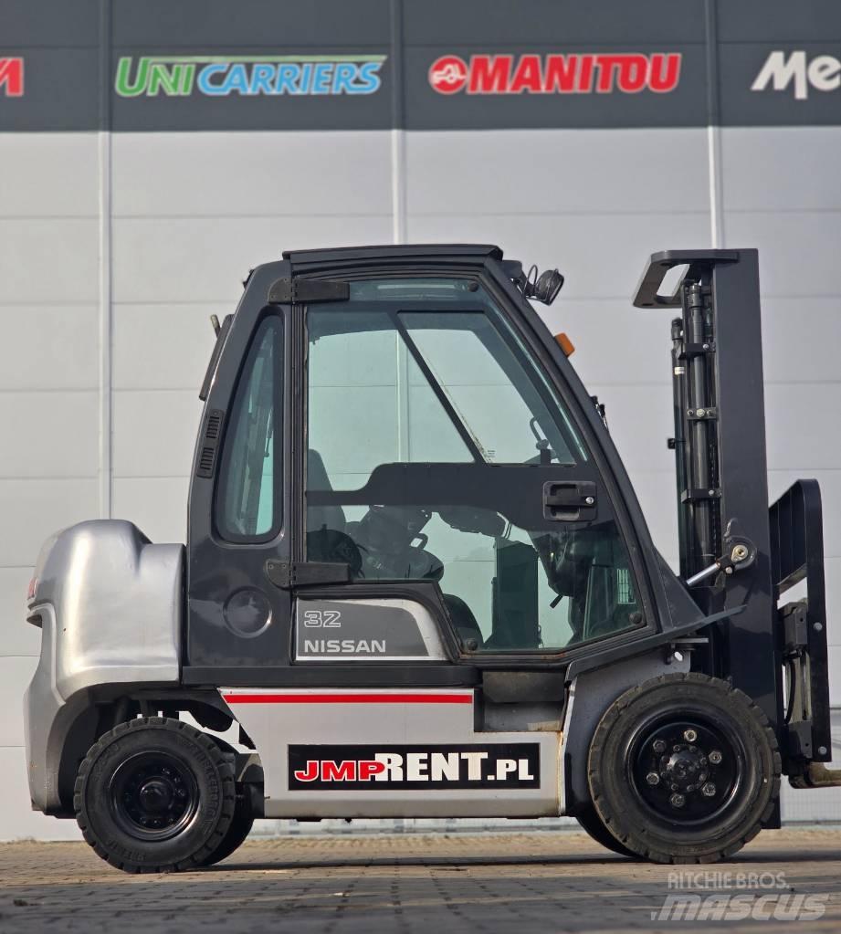 Nissan FGD02 A 32 Q 液化石油氣LPG卡車