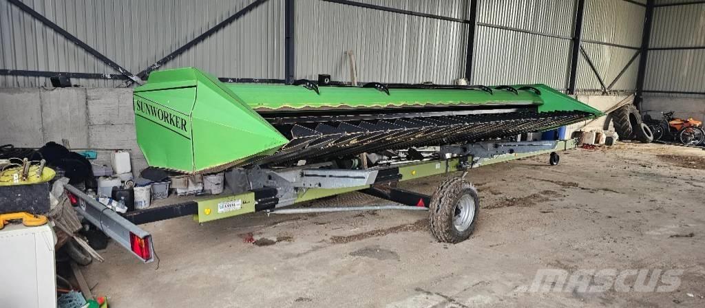 CLAAS Tucano 440 聯合收穫機