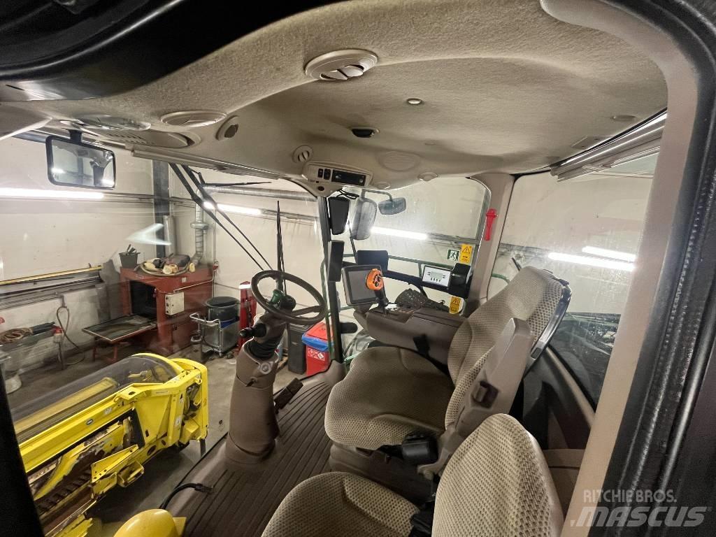 John Deere 8300i 自走式飼料採集機