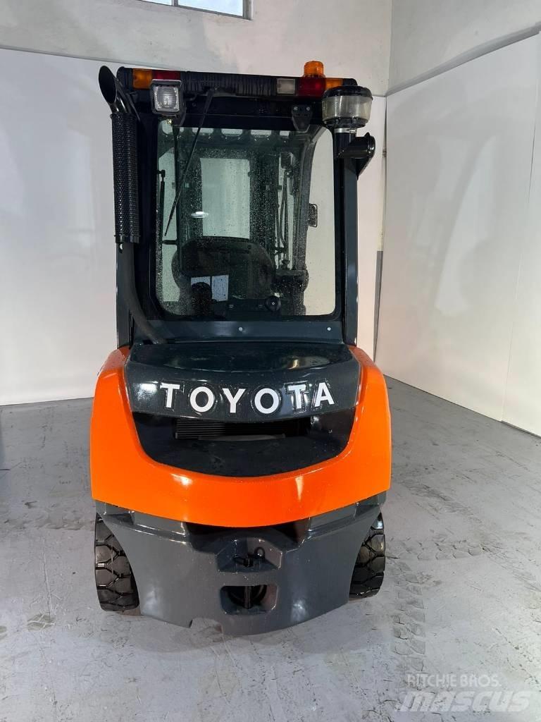Toyota 02-8 FD F 25 柴油卡車