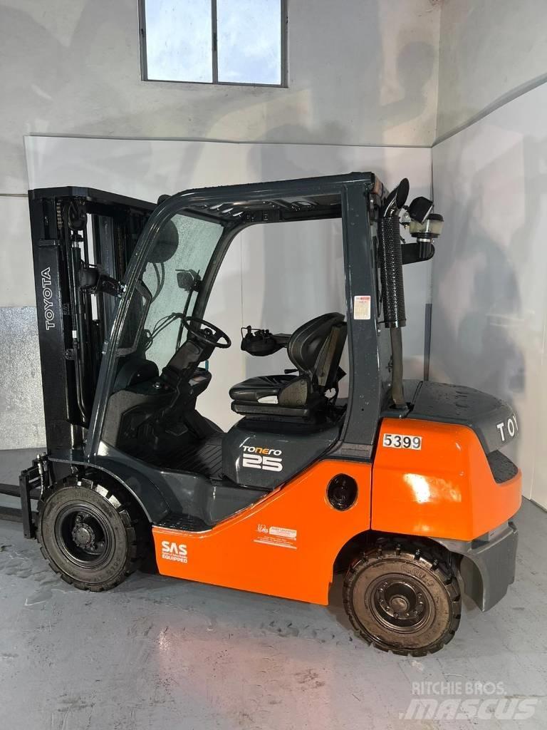 Toyota 02-8 FD F 25 柴油卡車