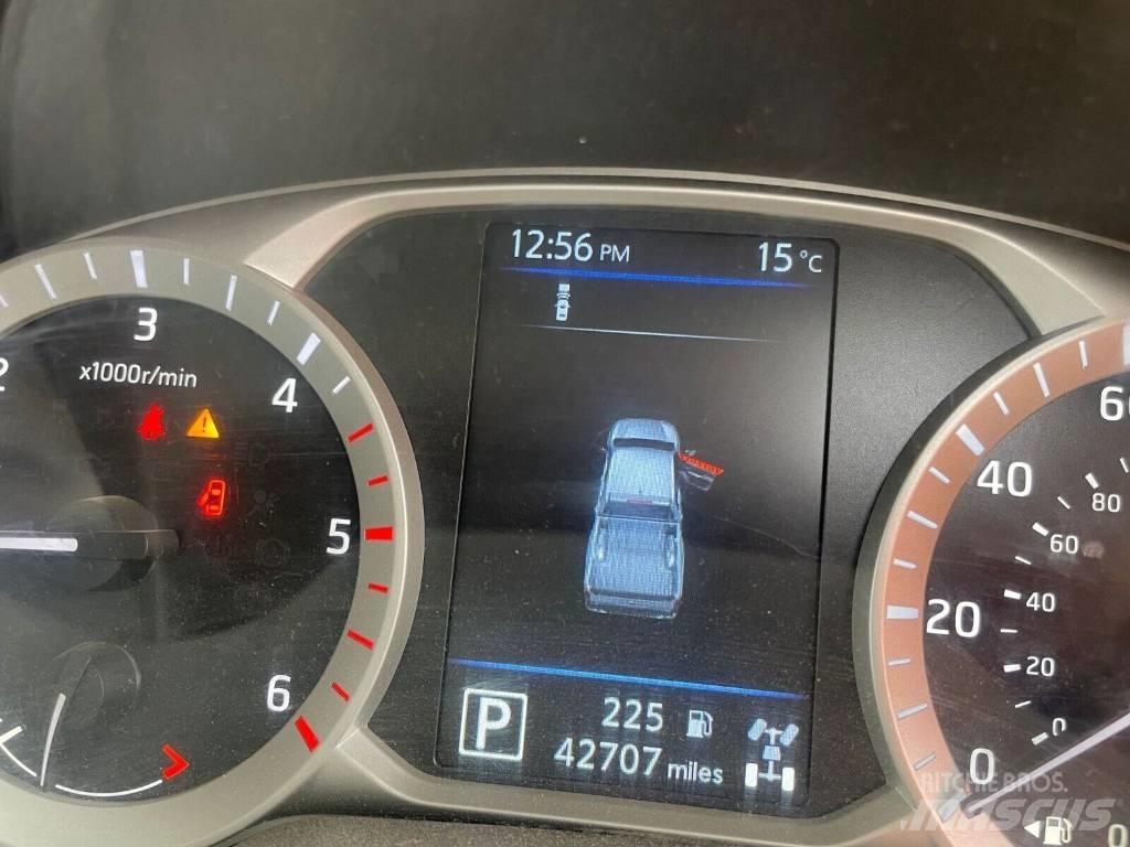 Nissan Navara 汽車