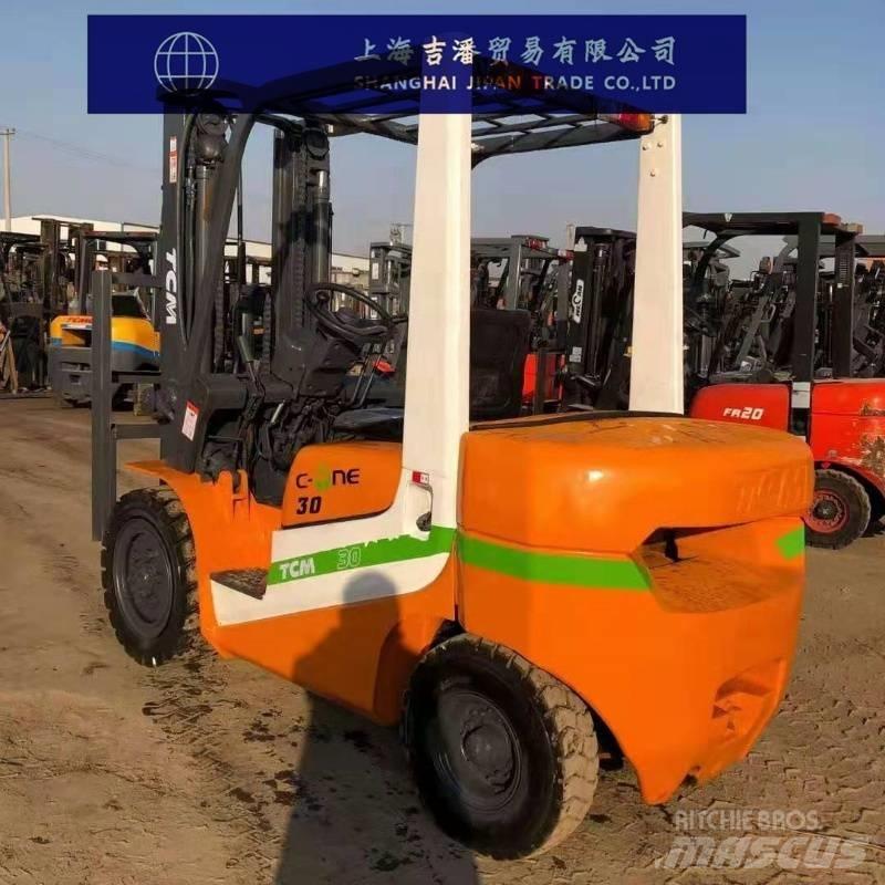 TCM FD 30 柴油卡車