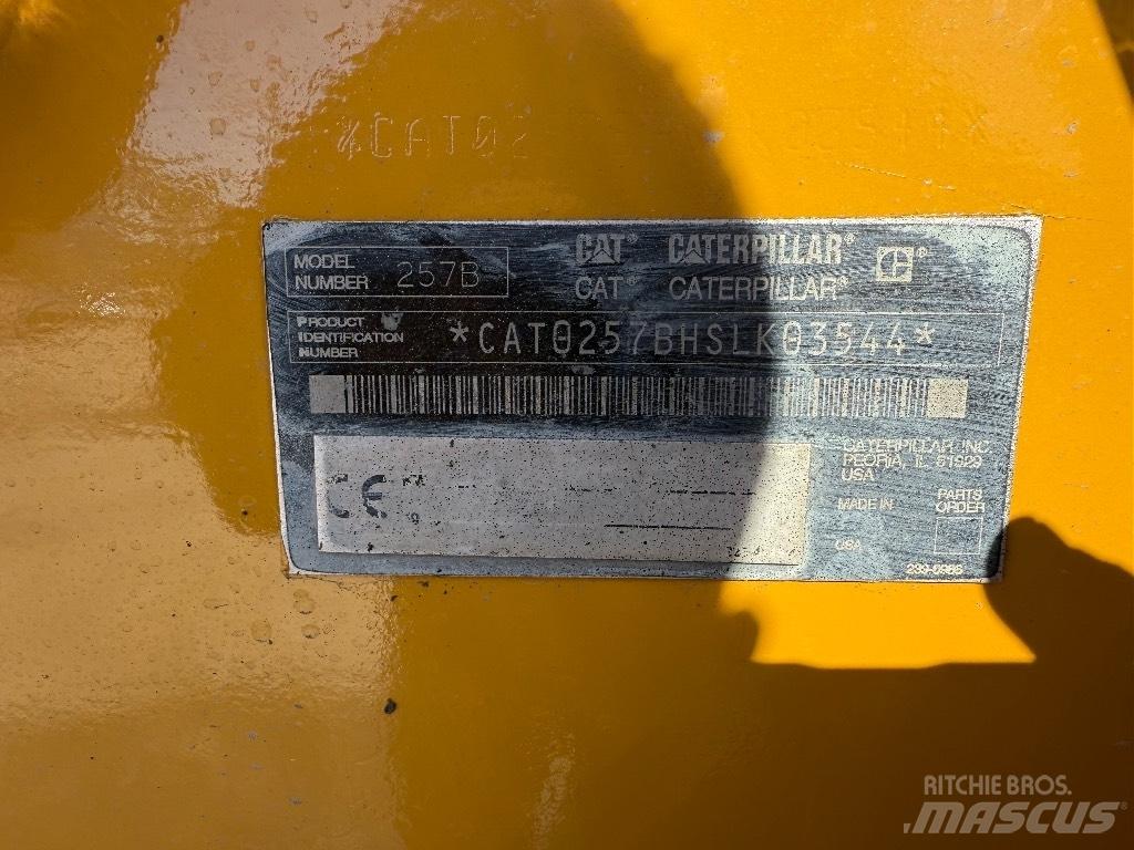 CAT 257 B 推土機
