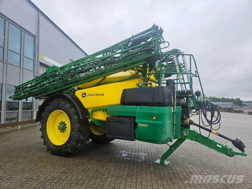 John Deere M692i 牽引式噴霧機
