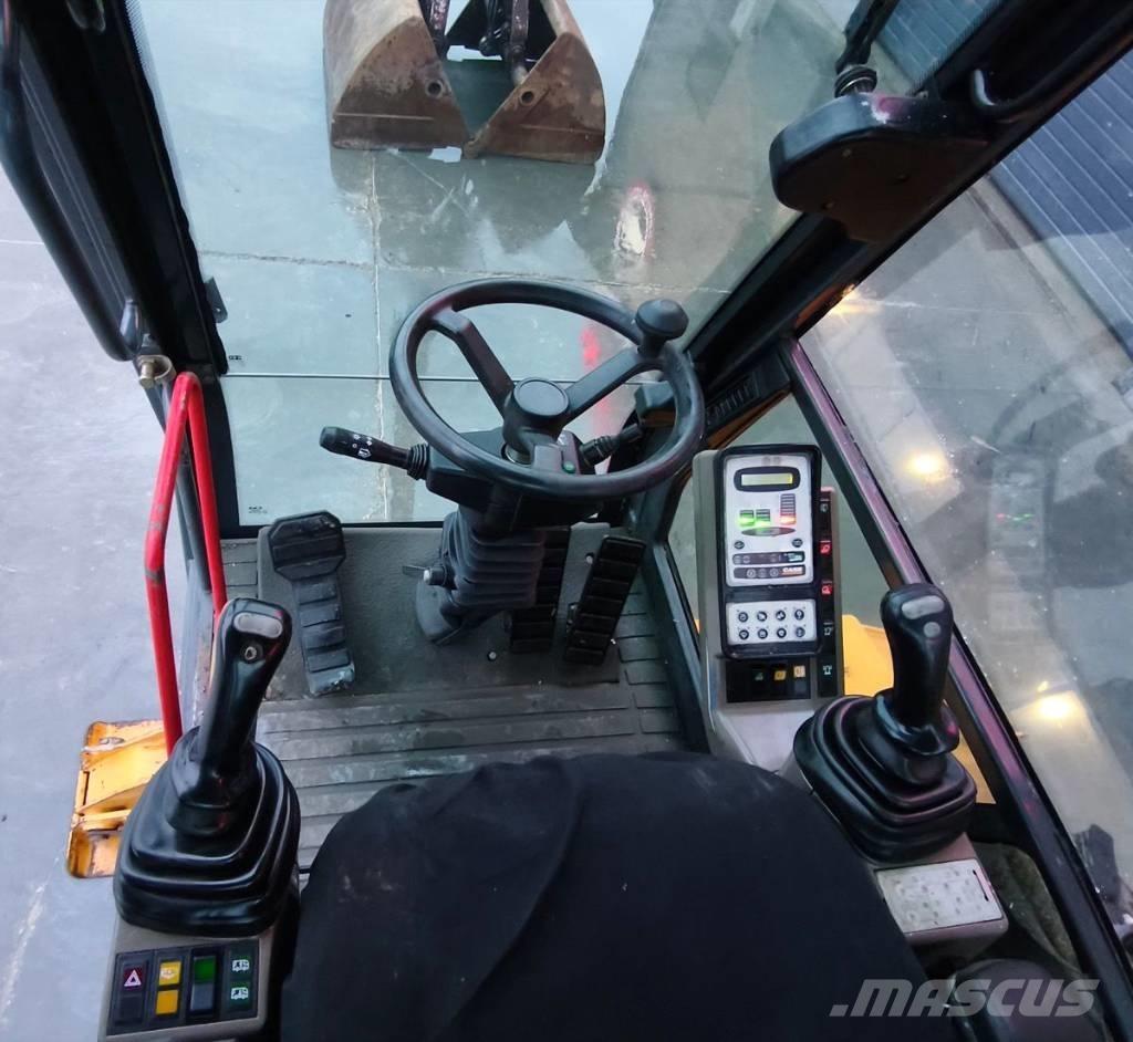 CASE WX 170 廢棄物/工業用操作車