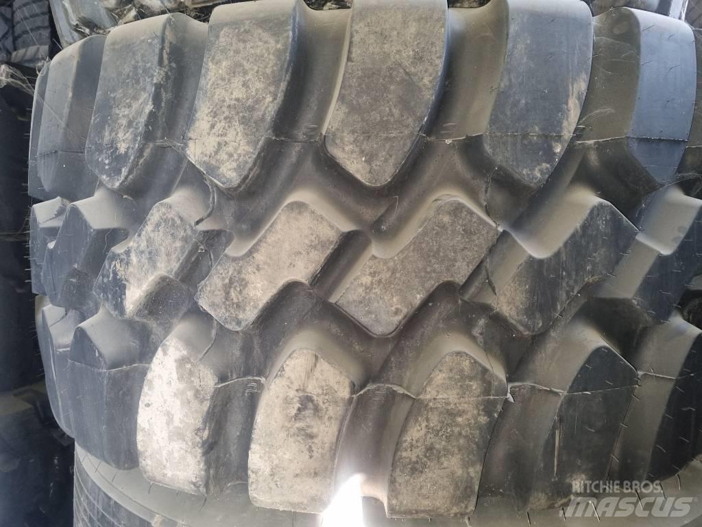Goodyear GP-4D 輪胎、車輪和輪圈