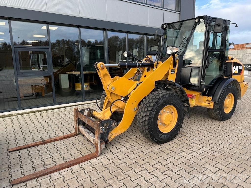 CAT 906M 輪胎式裝載機