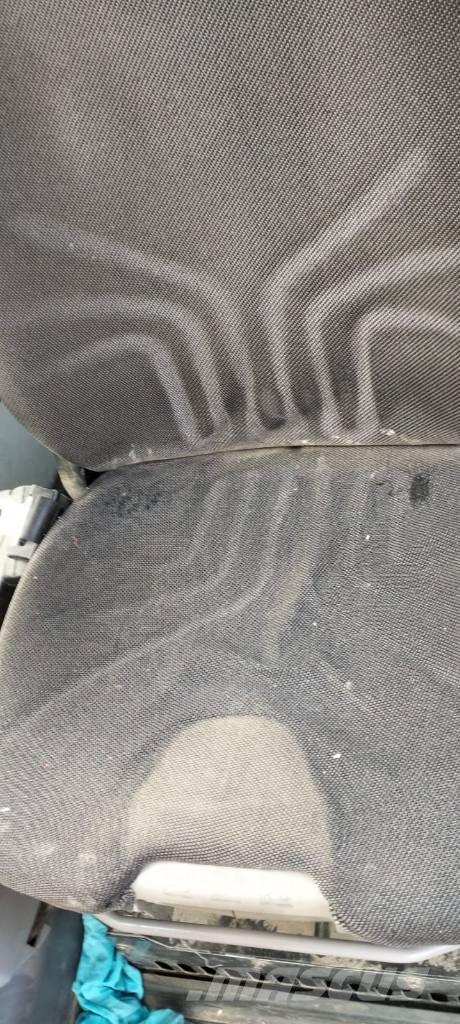 Komatsu PW 200-7 旋轉式挖土機/掘鑿機/挖掘機