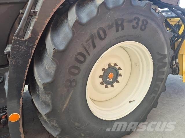 New Holland FR700 自走式飼料採集機
