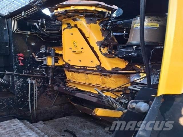 New Holland FR700 自走式飼料採集機