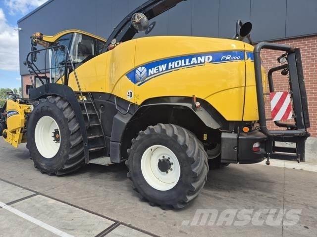 New Holland FR700 自走式飼料採集機