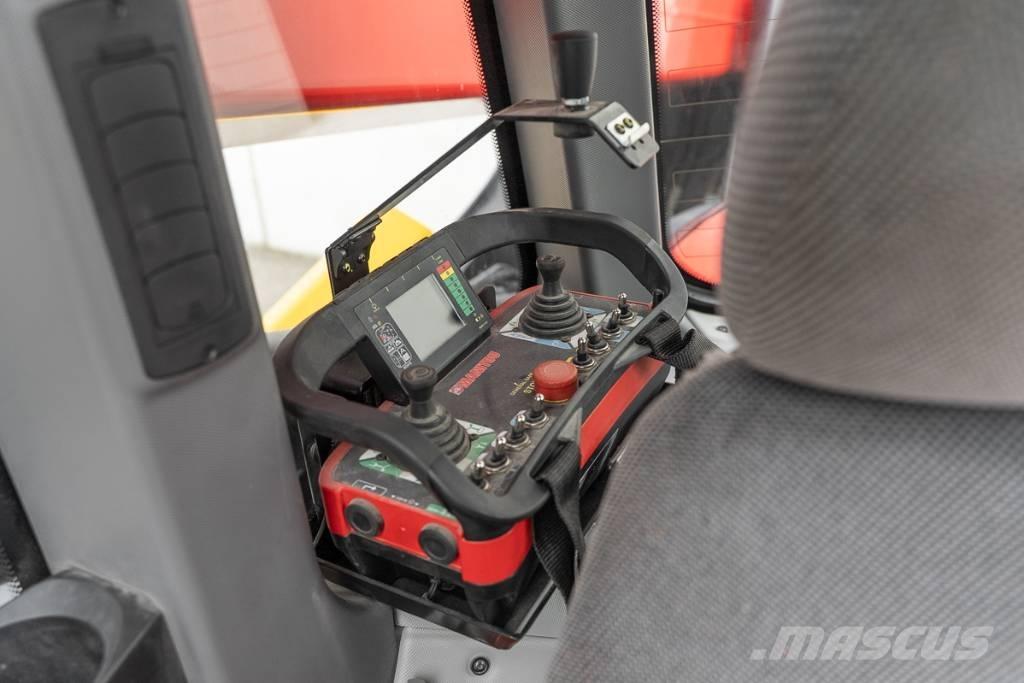 Manitou MRT 2260 伸縮臂操作車