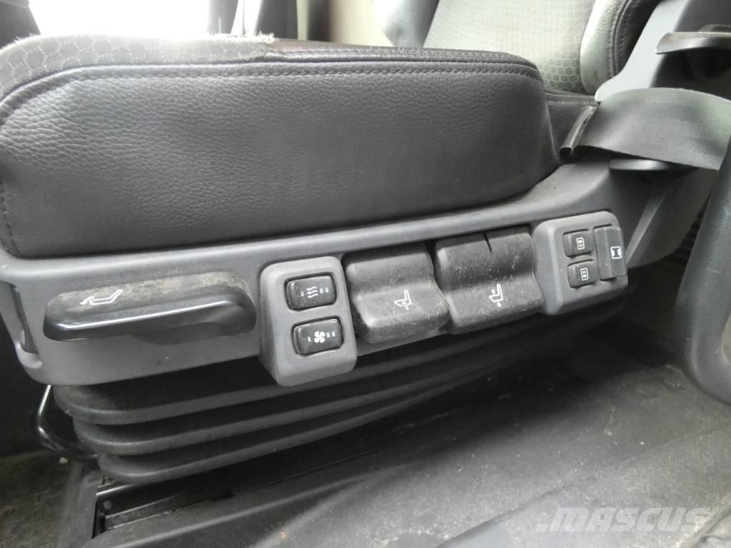 Scania P 250 平板式/側卸式卡車