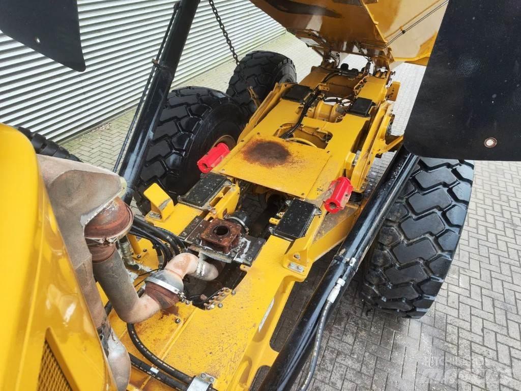 CAT 725 C2 6x6 鉸接式起吊車