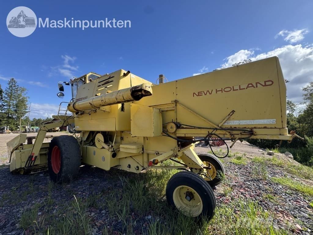 New Holland 1530 聯合收穫機