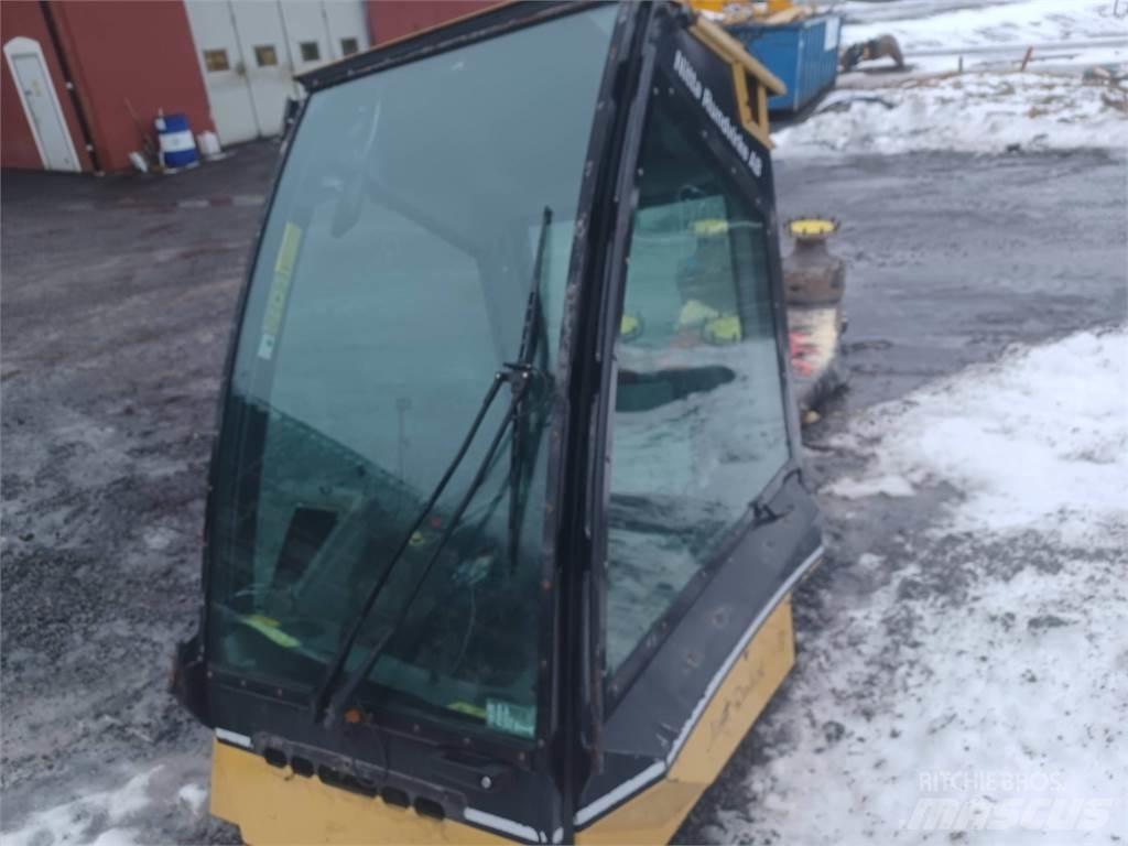 Eco Log 590d 駕駛室與內部