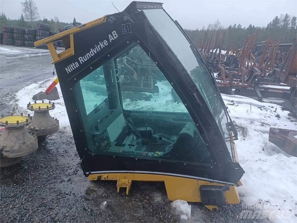 Eco Log 590d 駕駛室與內部
