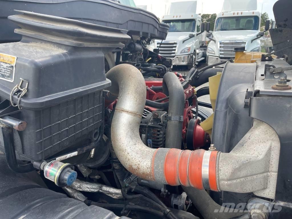 International 4300 貨箱式卡車