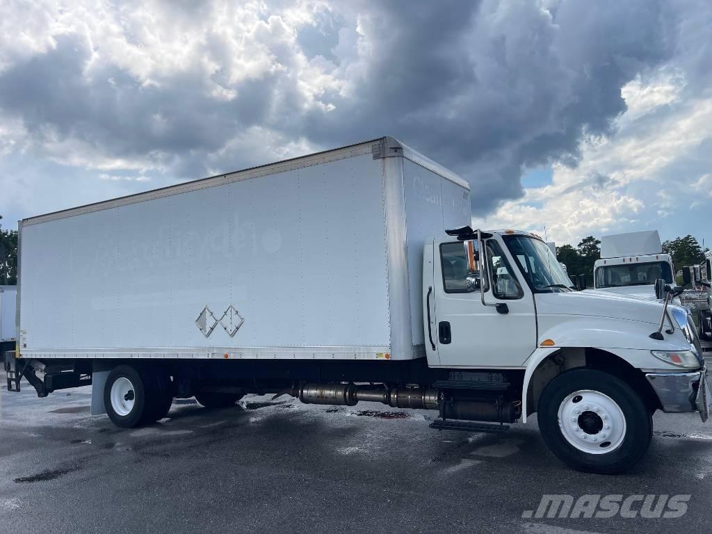 International 4300 貨箱式卡車