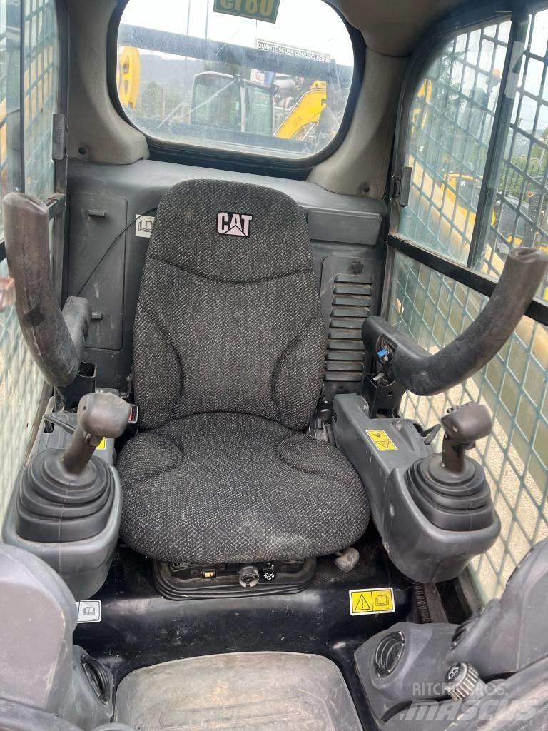 CAT 262 D 滑移轉向裝載機