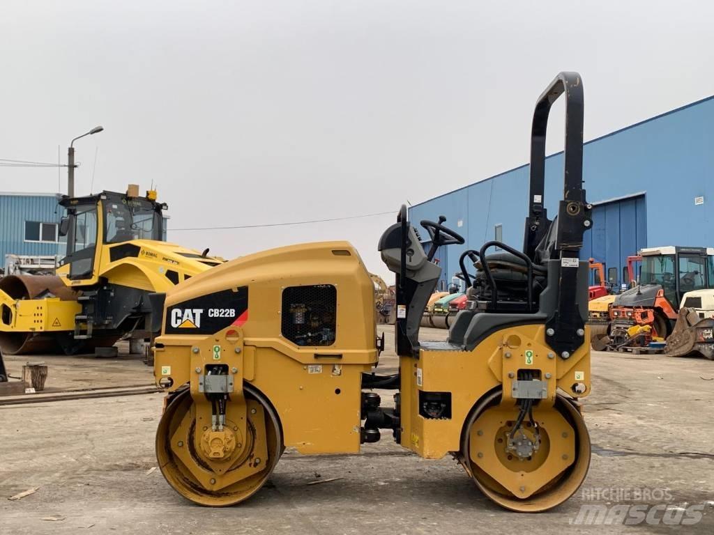 CAT CB 22B 雙輪滾壓機